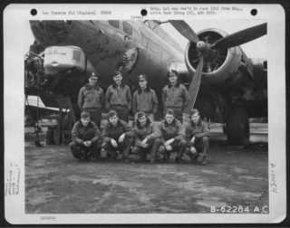 Lt Hoagland And Crew 29-3-45.jpg